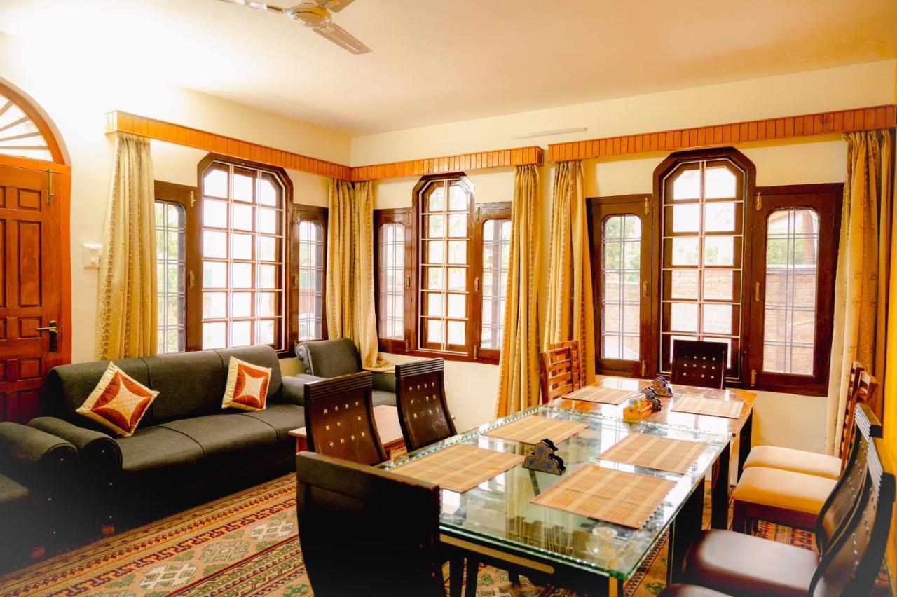 Hotel Peaceful Mornings Srinagar Exterior foto